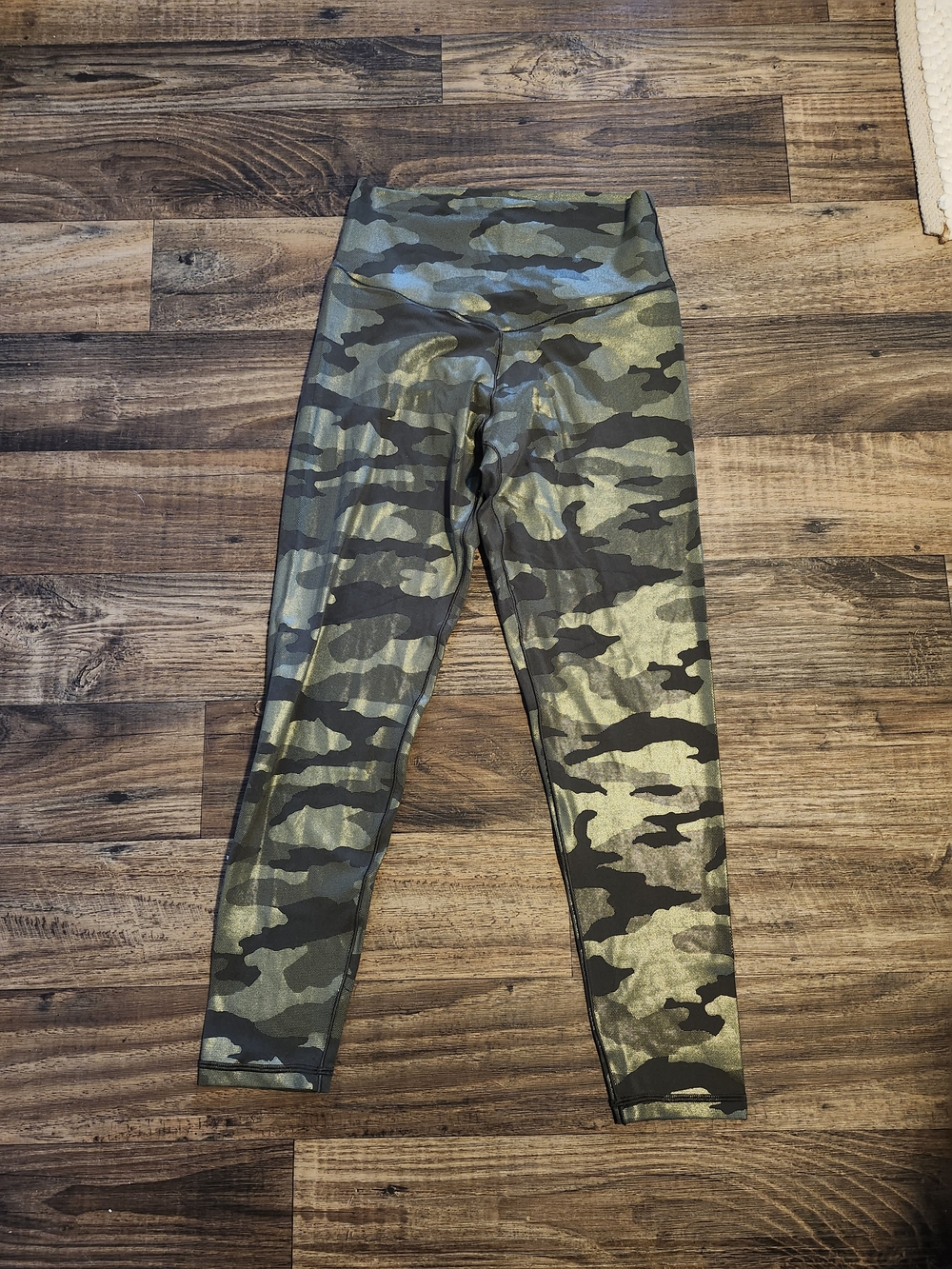 High-Rise Metallic Camo Leggings - Olive Green Sz L